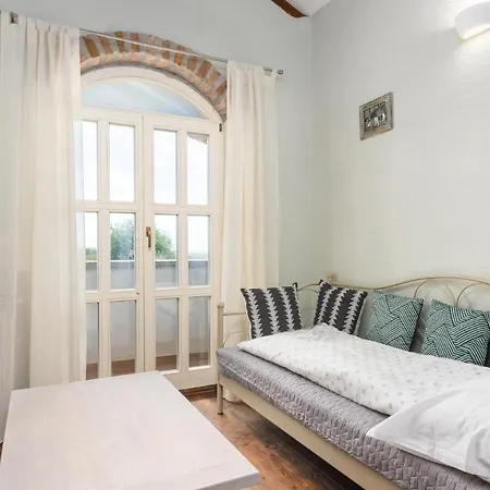 Diana Guest house