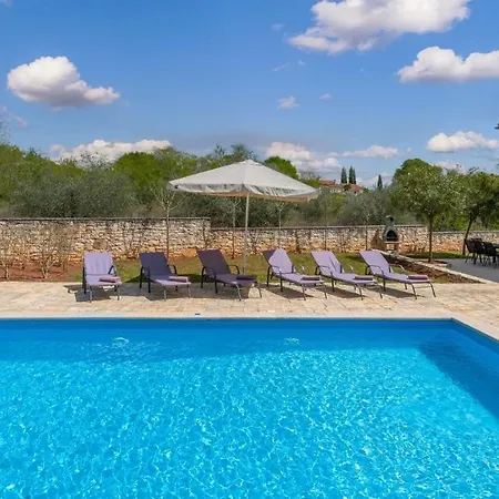 Diana By بيت ضيافة 4*