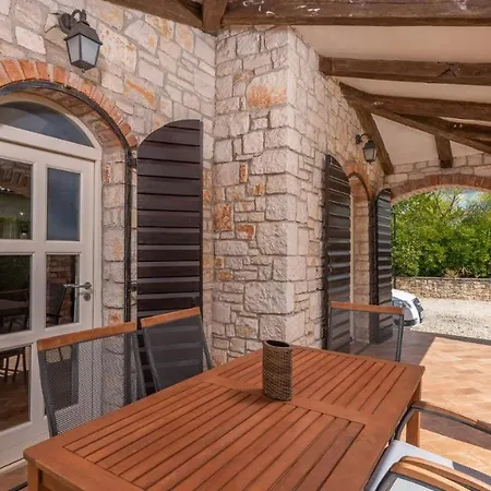 Diana By بيت ضيافة 4*